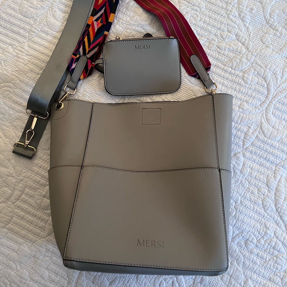 Mersi Demi Bucket bag